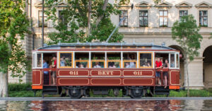 VERSVILLAMOS Budapesten a Költészet napján